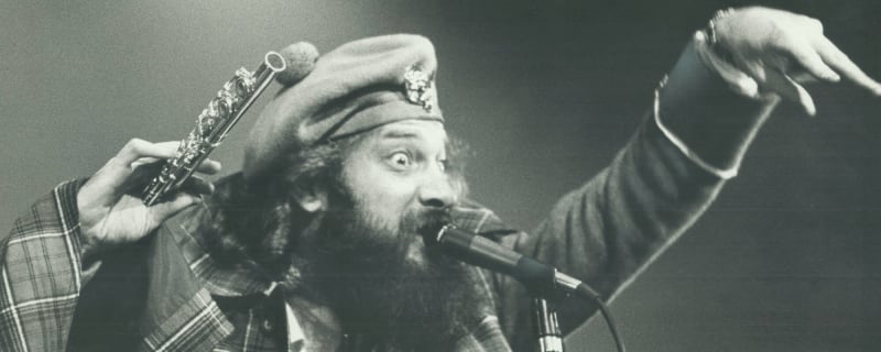 Musicians/bands that regularly feature(d) unusual instruments
