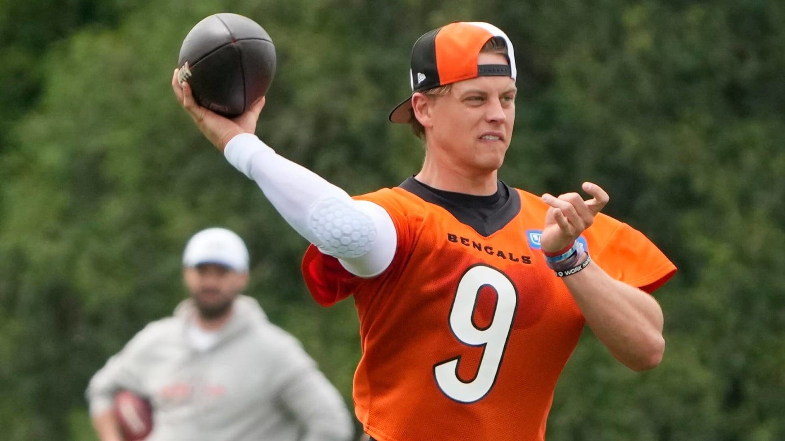 Watch: Joe Burrow practices during offseason workouts